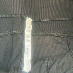 Lululemon dance studio crop in black! Size 8